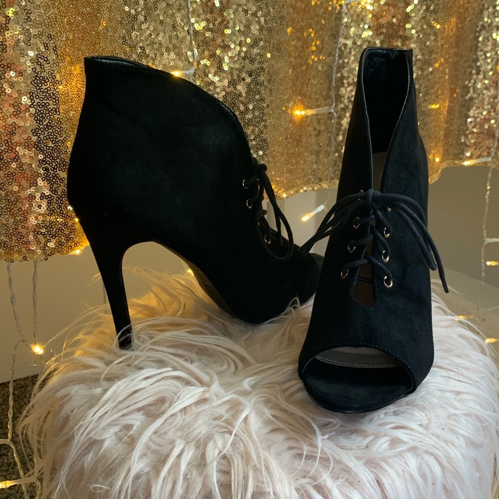 Like New‼️Liliana Peep Toe Booties 🎀